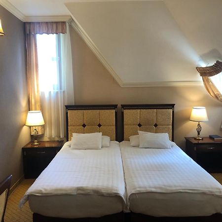 Villa Hotel Debrecen Ngoại thất bức ảnh