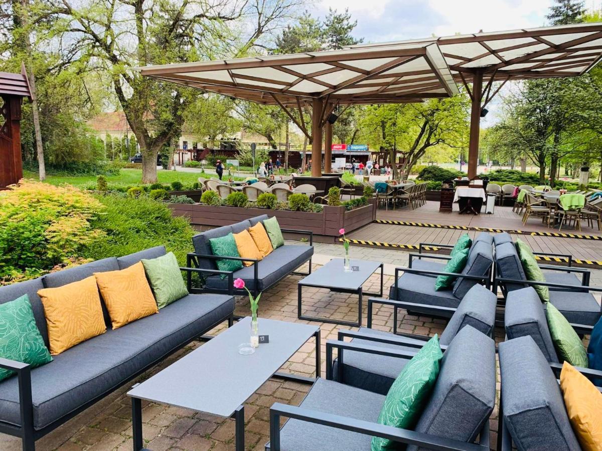Villa Hotel Debrecen Ngoại thất bức ảnh