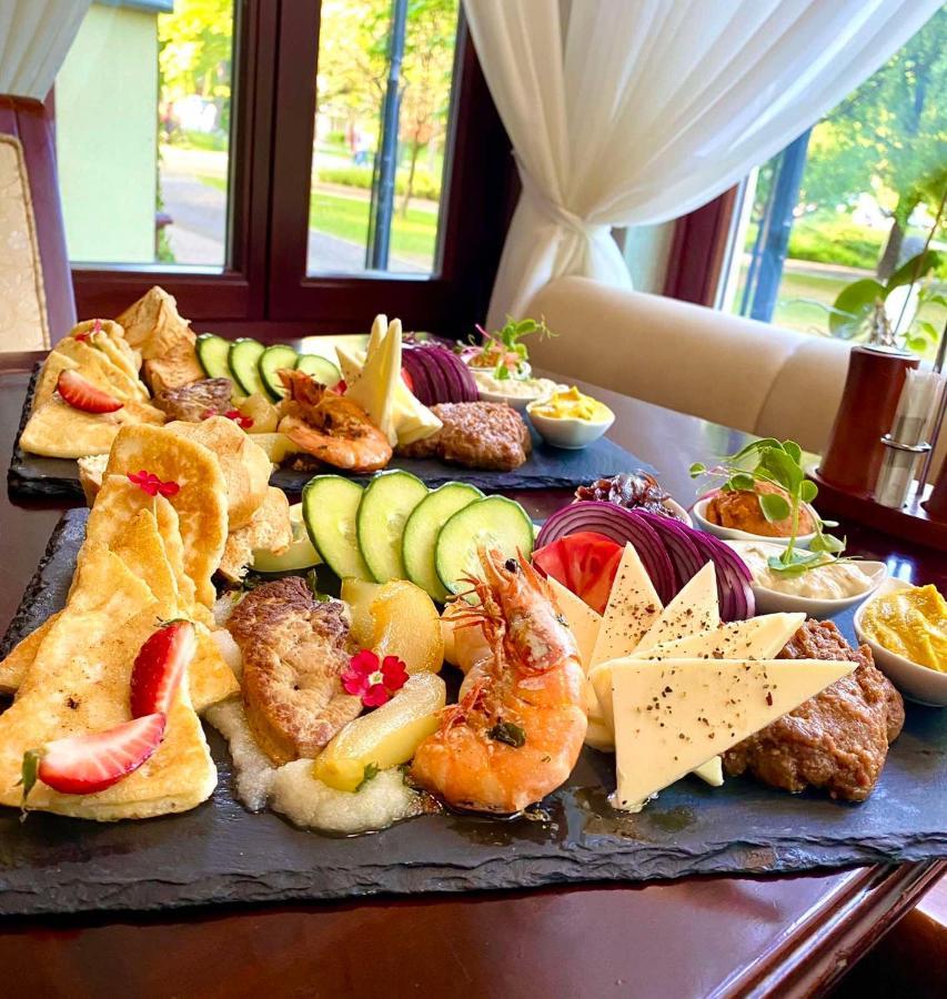Villa Hotel Debrecen Ngoại thất bức ảnh
