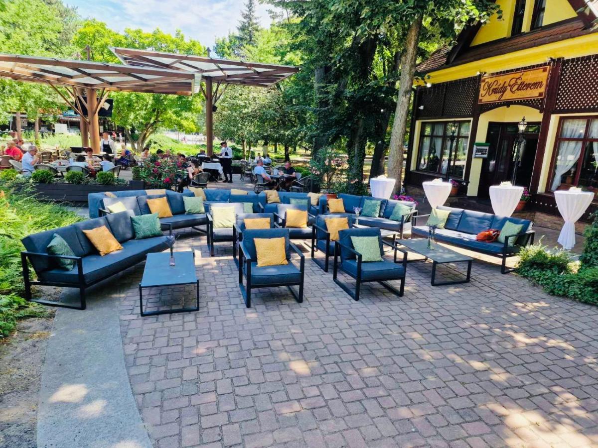 Villa Hotel Debrecen Ngoại thất bức ảnh