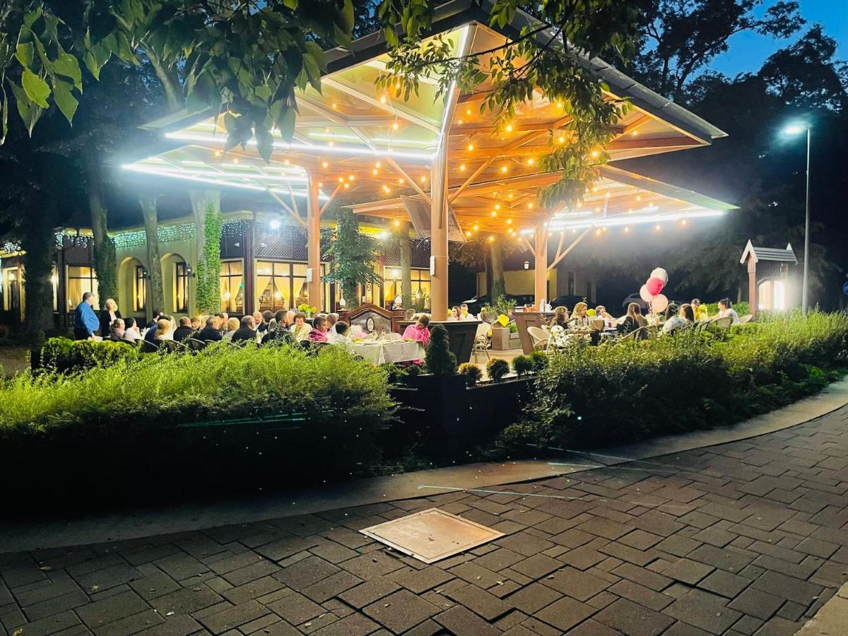 Villa Hotel Debrecen Ngoại thất bức ảnh