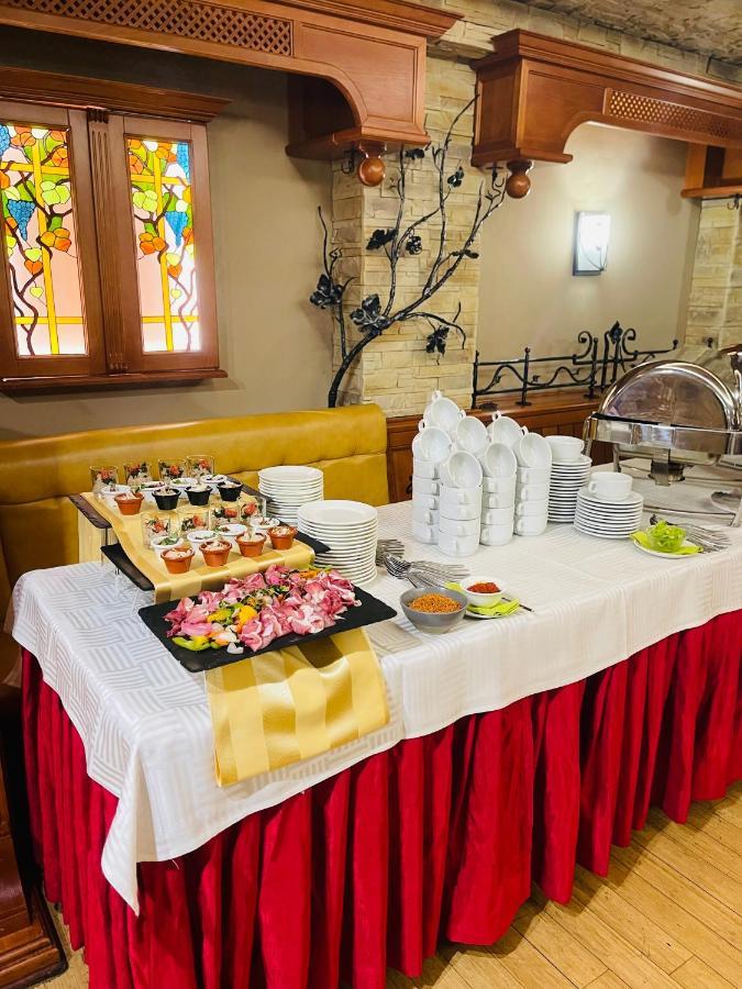 Villa Hotel Debrecen Ngoại thất bức ảnh
