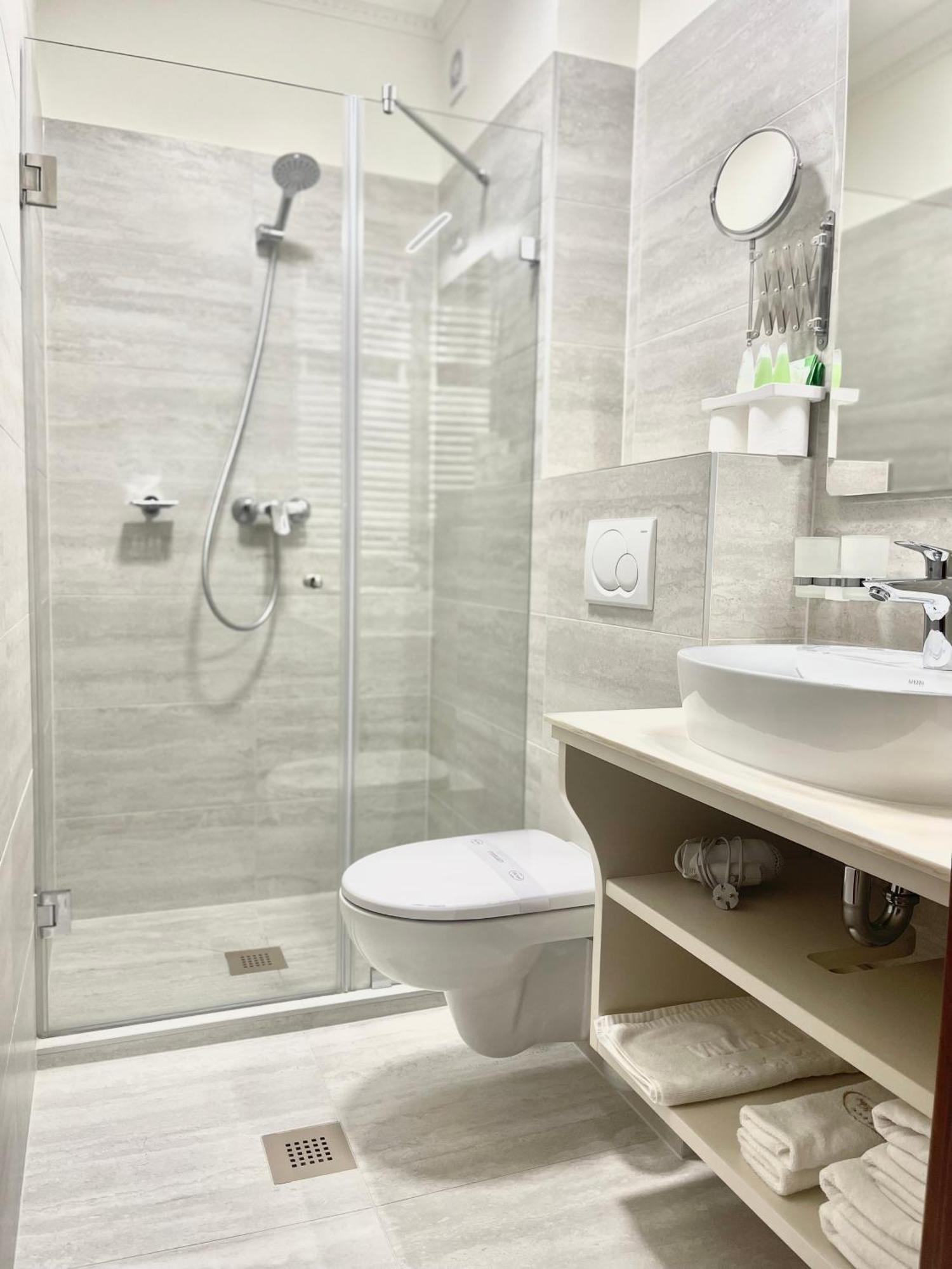 Villa Hotel Debrecen Ngoại thất bức ảnh
